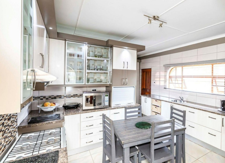 5 Bedroom Property for Sale in Baysville Eastern Cape